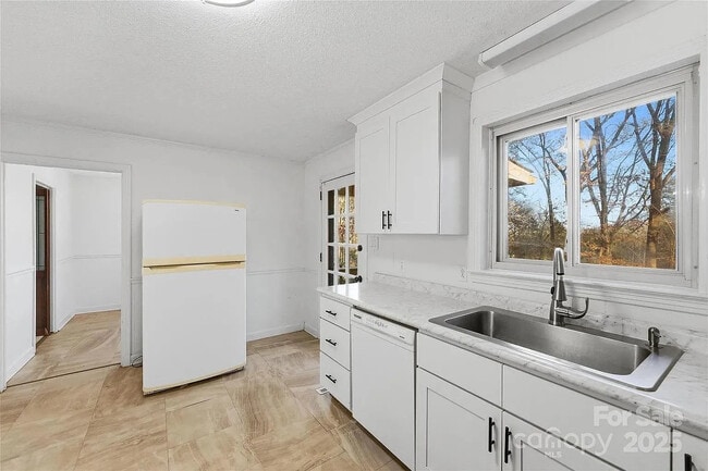 Photo - Room in House on Cox Mill Rd