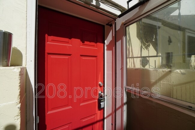 Photo - 2506 Woodlawn Ave