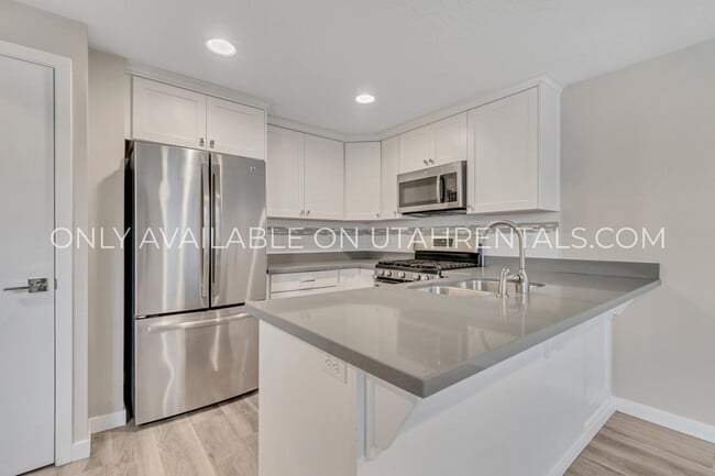 Building Photo - 1269 E 5600 S Rental