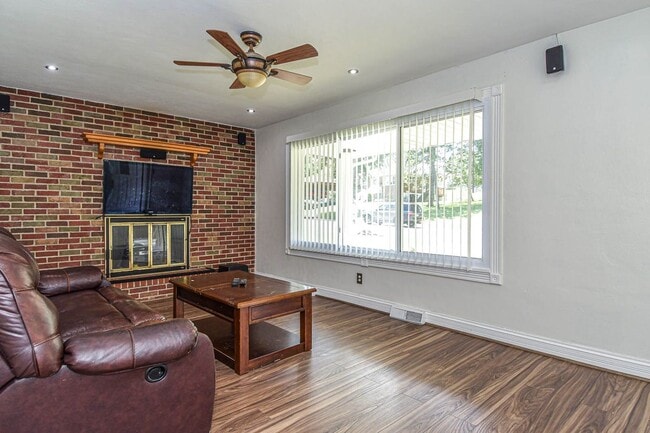 Photo - 9310 Radio Dr