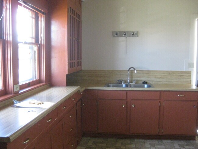 Building Photo - Temp 174 Unit 1