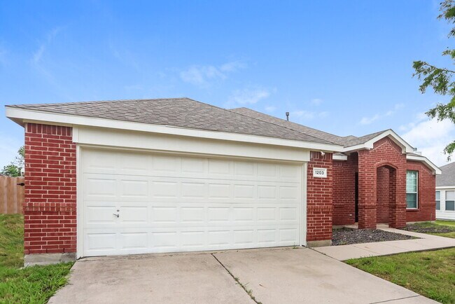 1203 Hampton Dr