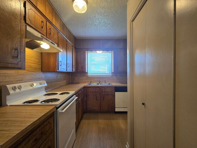 Photo - COMING SOON! Unidad 3702 Hereford Lane - D