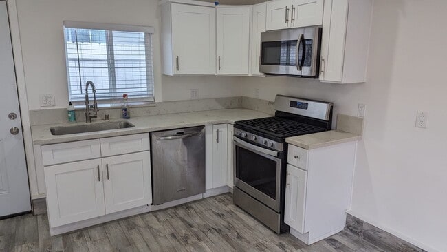 Photo - 6640 Woodlake Ave