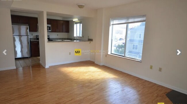 Photo - 332 Franklin St