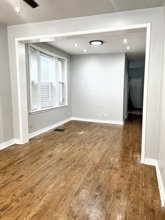 Photo - 2908 N Talman Ave Unidad 1