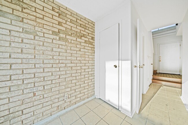 Photo - 6463 Cambridge Glen Ln