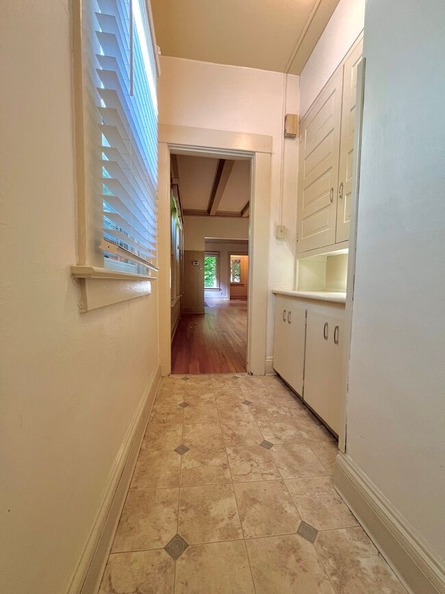 Photo - Stunning Vintage 2 Bed 1 Bath in NW 23rd! Unidad 2222
