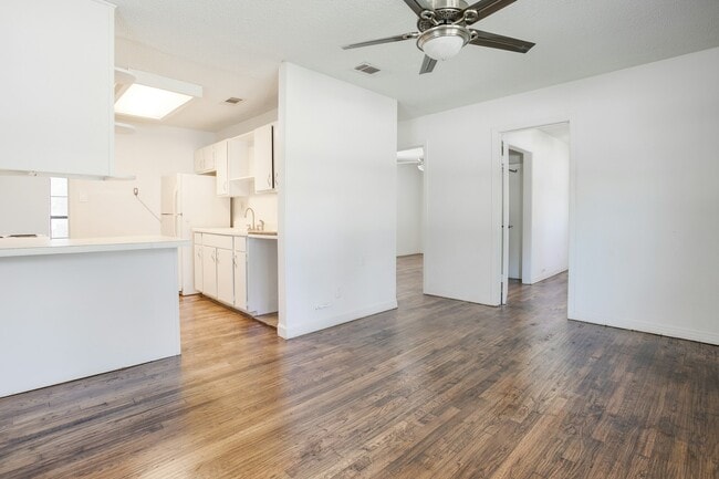 Photo - 116 Corbin Ln