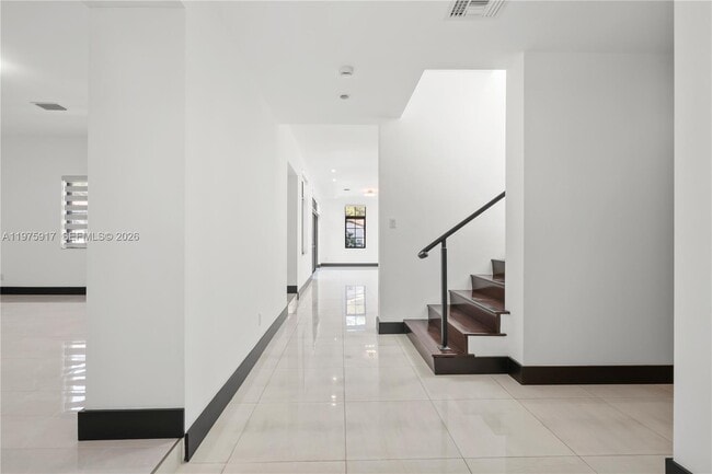 Photo - 519 Alhambra Cir