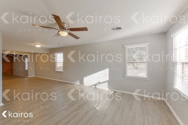 Photo - 4922 Parker St