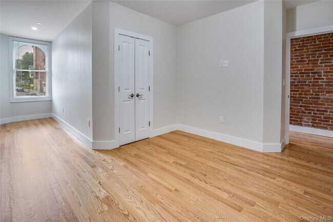 Photo - 16 S Division St Unidad 2A