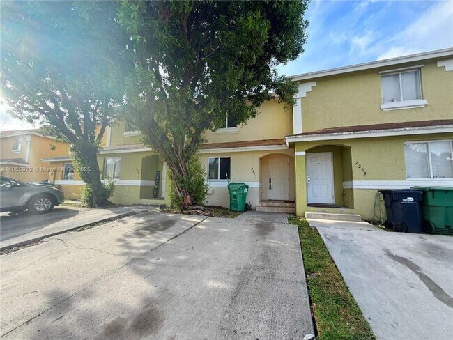 Building Photo - 3 bedroom in Opa Locka FL 33054 Rental
