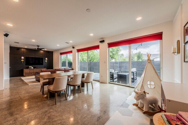 Photo - 371 Everest Ave Casa