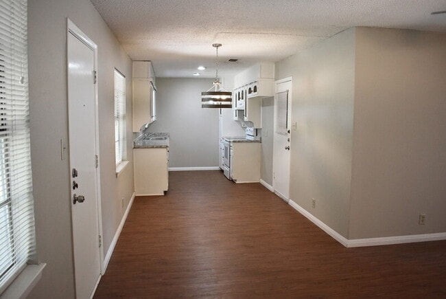 Photo - Charming 3-Bed, 2-Bath Gem in Fort Worth –...