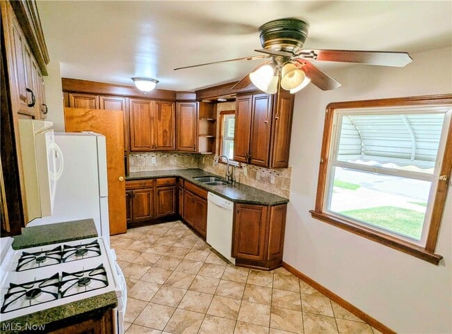 Photo - 3207 Wellington Ave