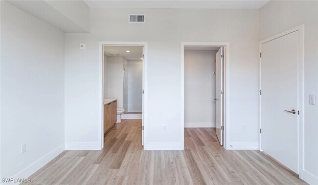 Building Photo - 22980 Vista Edera Cir Unit 2-215