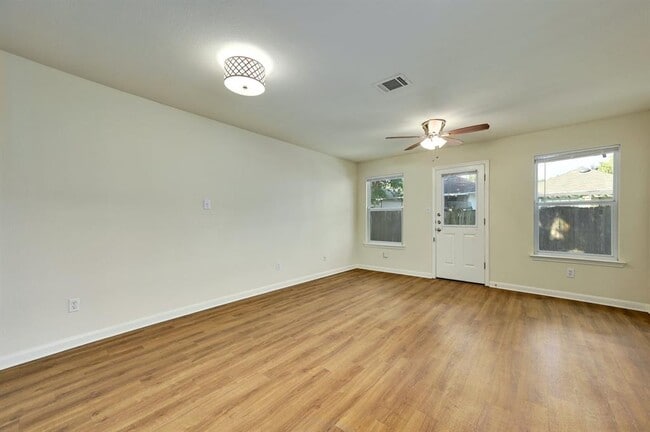 Photo - 1531 Parkfield Cir
