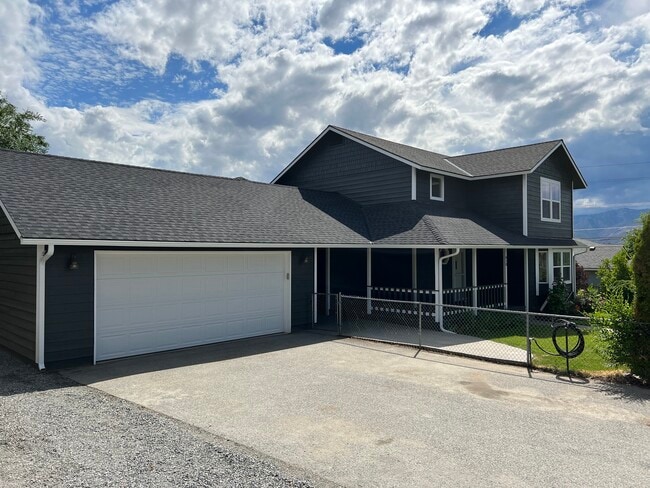 Photo - 610-612 12th St NE