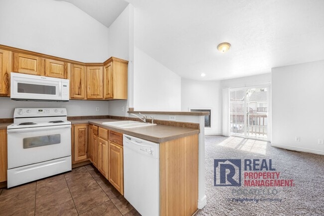 Photo - 3 bedroom 2 Bath Townhouse - 1 Car Garage