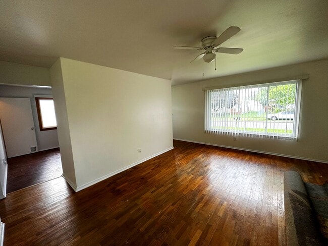 Photo - 1490 Brady Ave