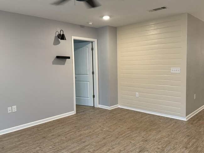 Photo - 351 Merlin Ct