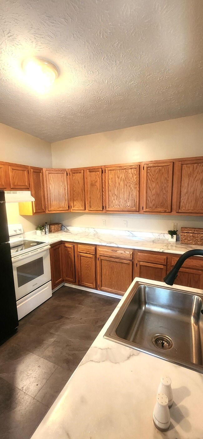 Photo - 120 E School St
