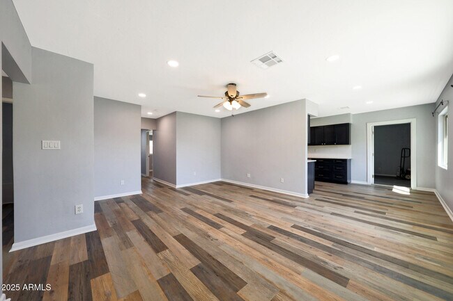 Photo - 6904 E 6th St