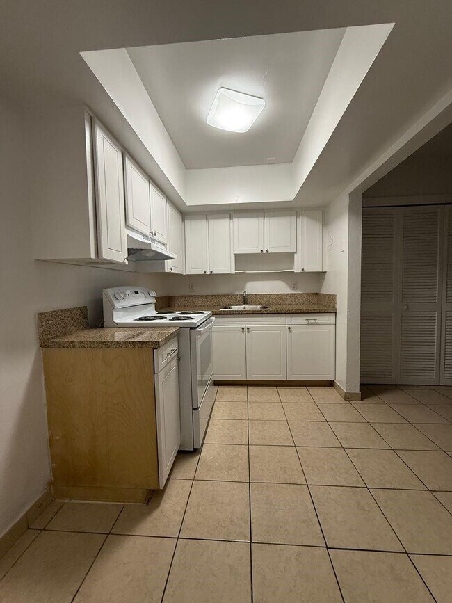 Photo - 890 NW 39th St Unit 12