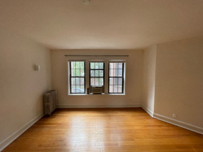 Photo - 1726 W Thome Ave Unidad 2