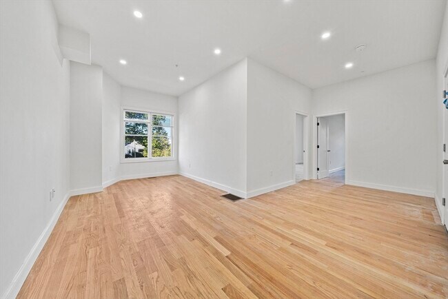 Photo - 417 Commercial St Unidad 2