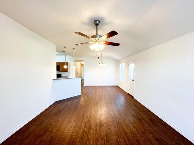 Photo - 1519 Justin Lp Unit B