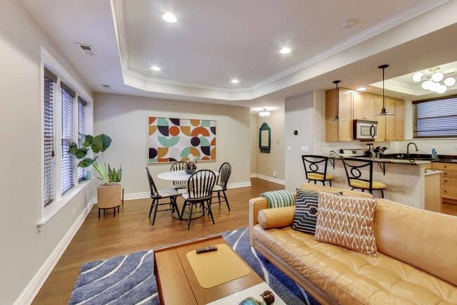 Photo - 528 W Cornelia Ave