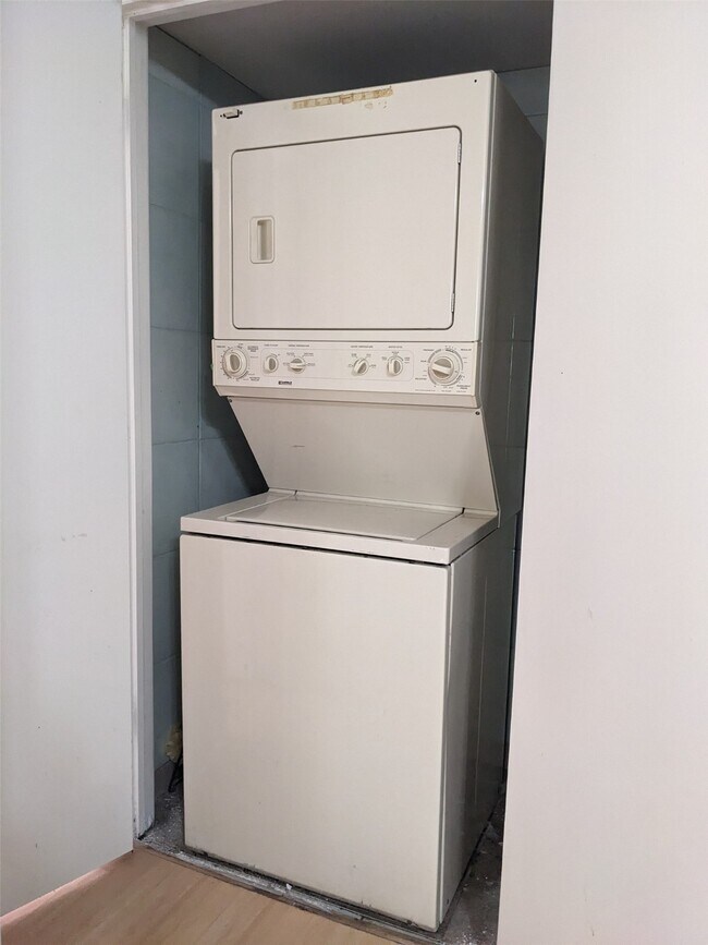 Photo - 8055 Cambridge St Unidad True