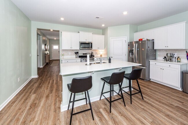 Photo - 323 Willow Run Dr