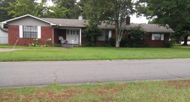 Photo - 3 Fontaine Dr House