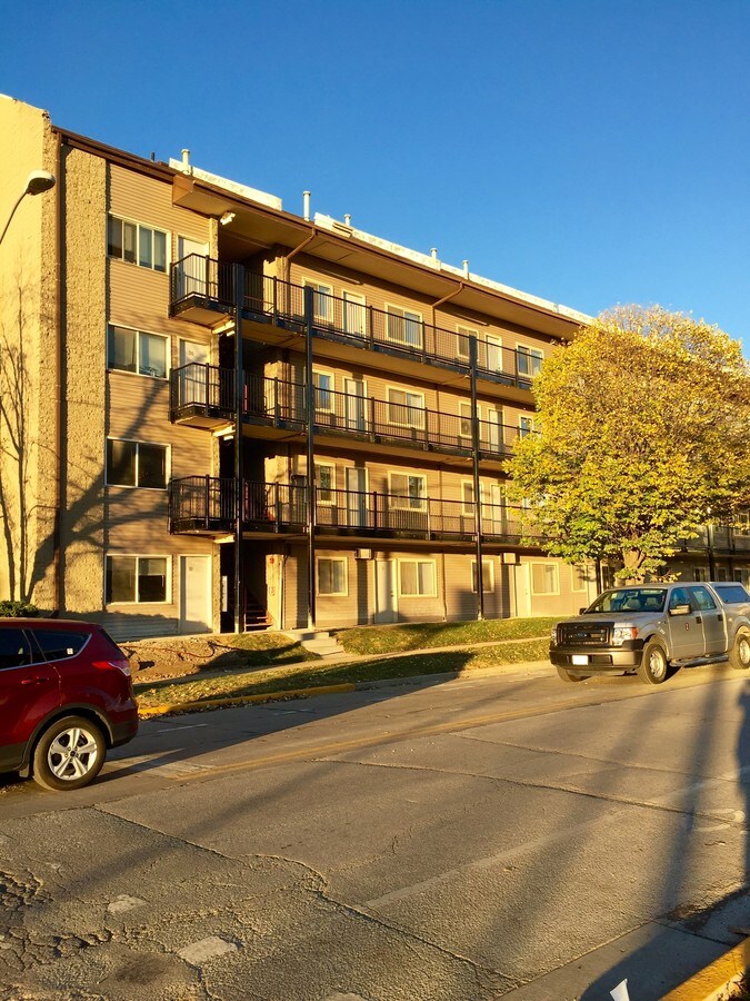 Primary Photo - 102 E Gregory Dr