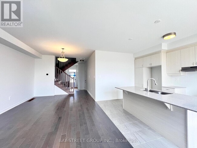 Photo - 127 Leslie Richards St