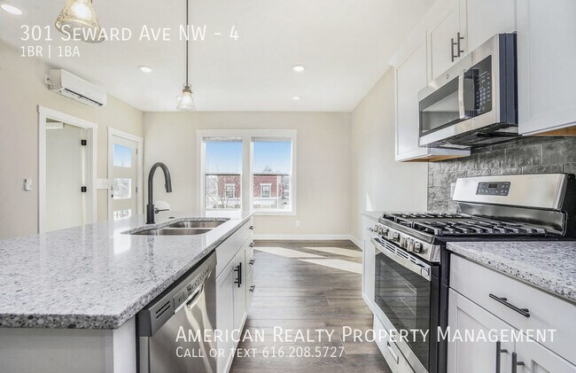 Photo - 301 Seward Ave NW Unit 4