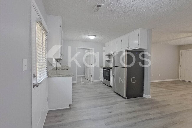 Photo - 218 Deer Pkwy