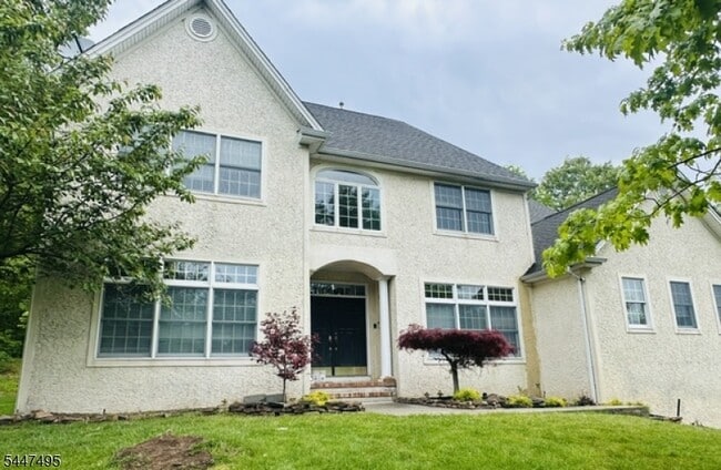 Building Photo - 8 Pring Ct