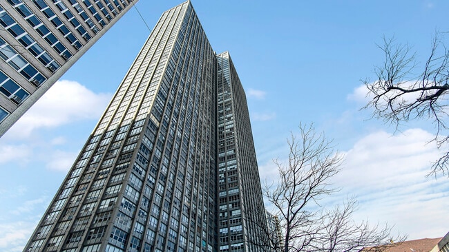 Building Photo - 655 W Irving Park Rd Unit 2112 Rental