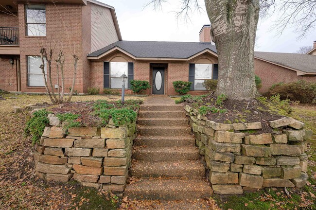 Photo - 5819 Hollytree Dr