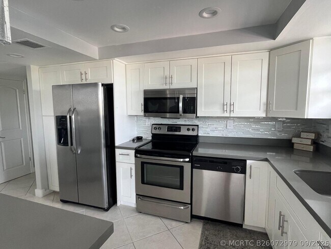 Building Photo - 137 Golden Isles Dr Unit 412