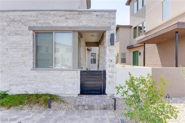 Building Photo - 6333 Redstone Hls Dr Rental