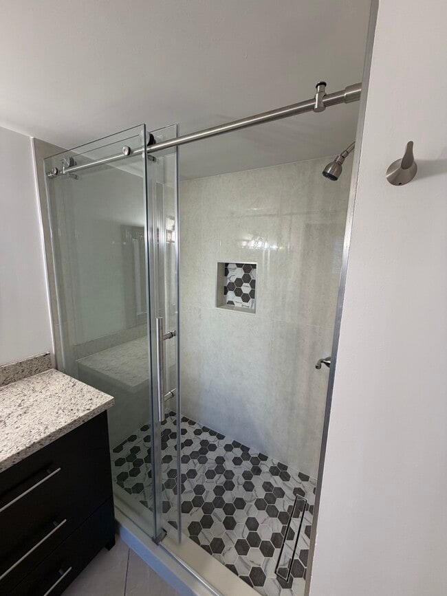 Building Photo - 9711 Fontainebleau Blvd Unit Soleil