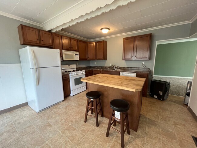 Photo - 703 Fremont Ave NW