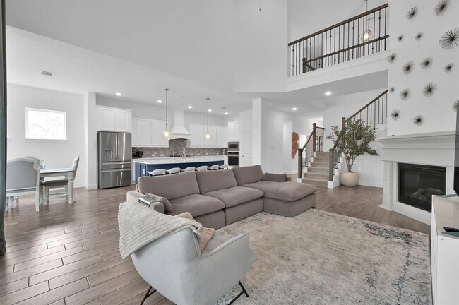 Photo - 2807 Kingly Pne Trl House