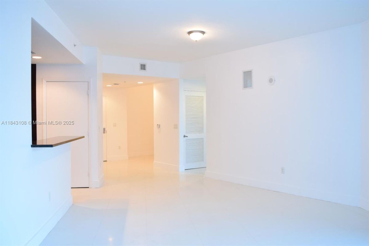 Photo - 3030 NE 188th St