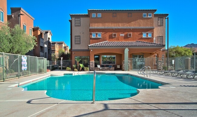 Building Photo - Boulder Pointe